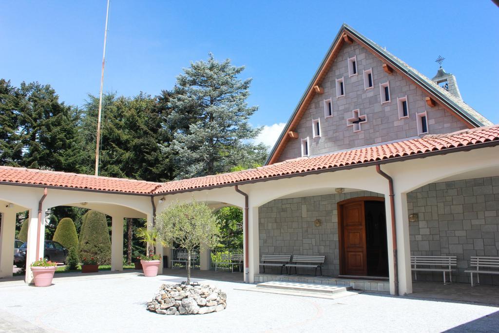Centro di Spiritualità Maria Candida Armeno Exterior foto