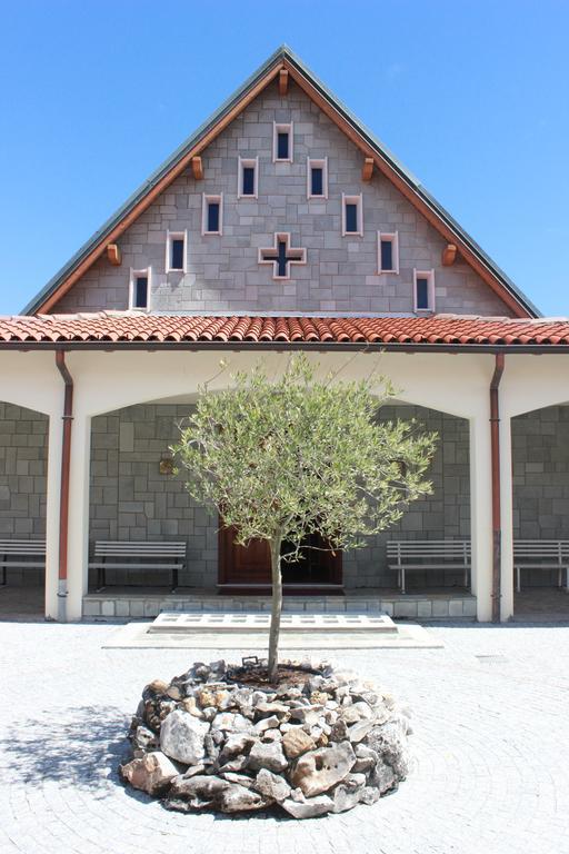 Centro di Spiritualità Maria Candida Armeno Exterior foto